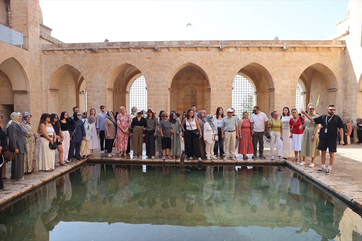 Havalar serinledi, medeniyetlerin buluştuğu Mardin'e turistlerin ilgisi arttı