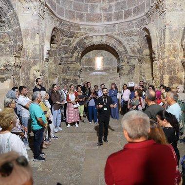 Havalar serinledi, medeniyetlerin buluştuğu Mardin'e turistlerin ilgisi arttı