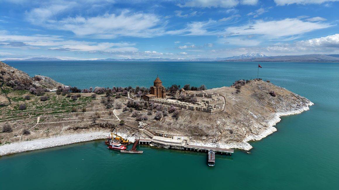 Yılda 1 kez özel izinle yapılıyor: 1100 yıllık Akdamar Kilisesi'nde 14'üncü ayin yapılacak