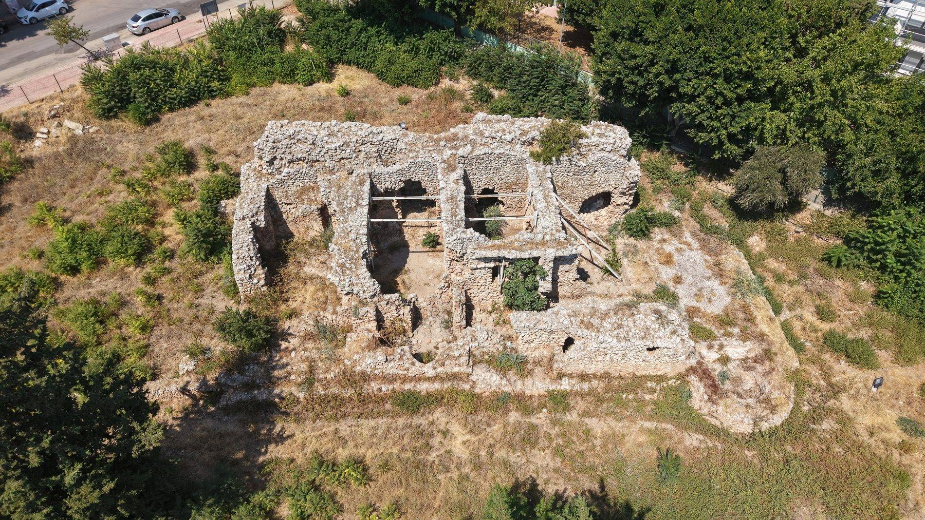 Antalya'nın gözler önünde saklı 1700 yıllık mirası asırlara meydan okuyor