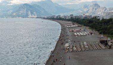 Antalya plajlarında şaşırtan durum: Deniz suyu sıcaklığı hava sıcaklığını aştı