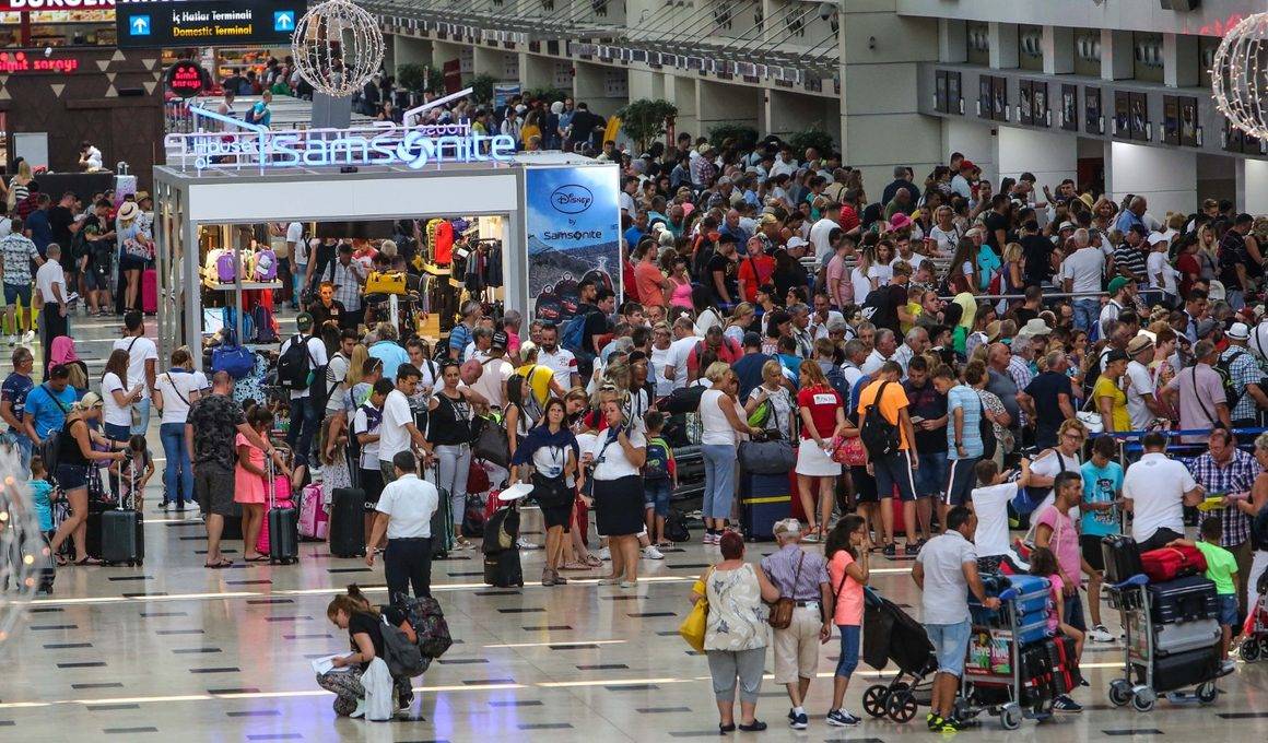 Adeta akın ettiler: Antalya 8 ayda 11 milyon turist ağırladı