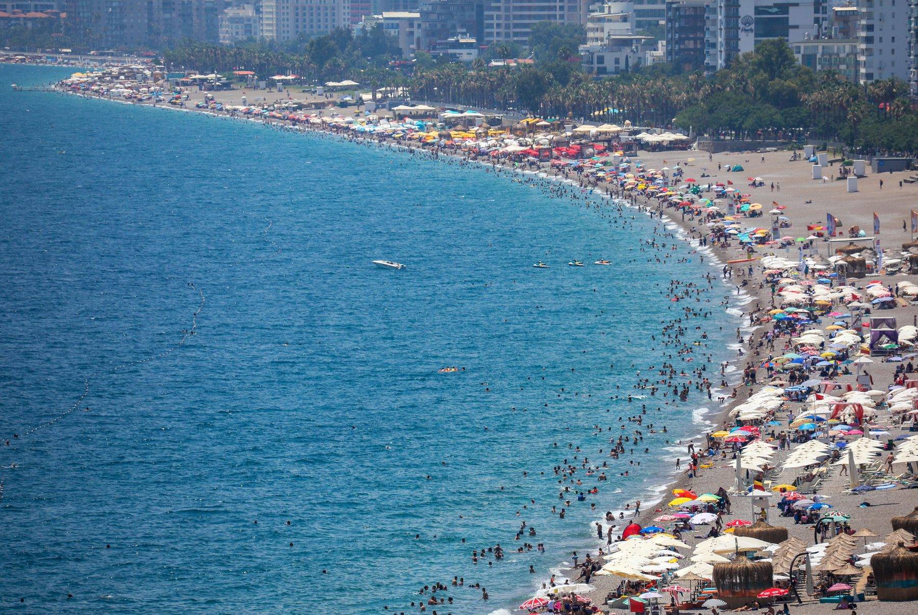 Adeta akın ettiler: Antalya 8 ayda 11 milyon turist ağırladı