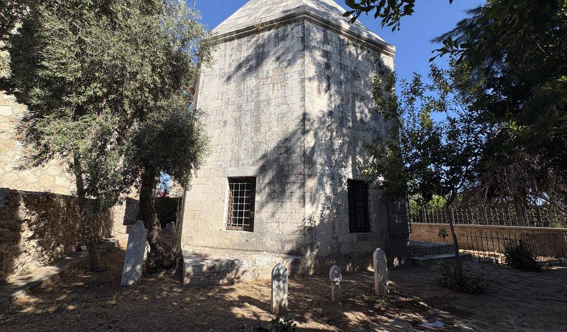 Adını üstün başarısından aldı: Zincirkıran Mehmet Bey Türbesi asırlara meydan okuyor