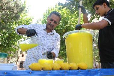 Cizre'nin sütlü limonatası yaz sıcaklarında serin bir kaçış sunuyor
