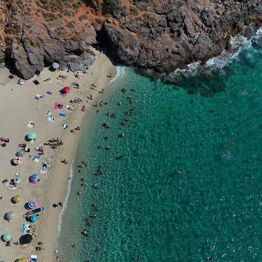 Alanya sahilleri eylül ayına da dolu başladı: Deniz ve güneşin keyfini çıkardılar
