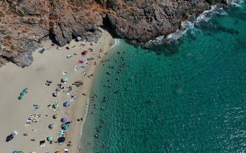 Alanya sahilleri eylül ayına da dolu başladı: Deniz ve güneşin keyfini çıkardılar