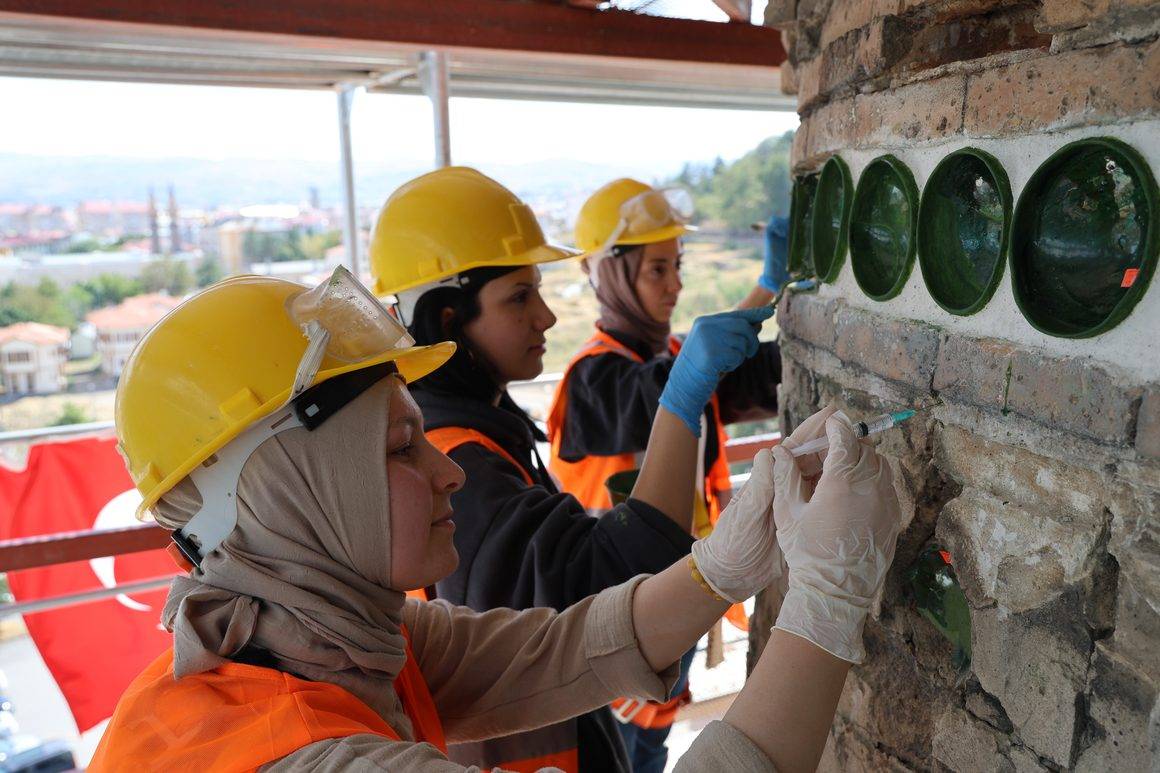 Sivas'ta eğik minareli camide bulunan çanakların sırrı çözüldü