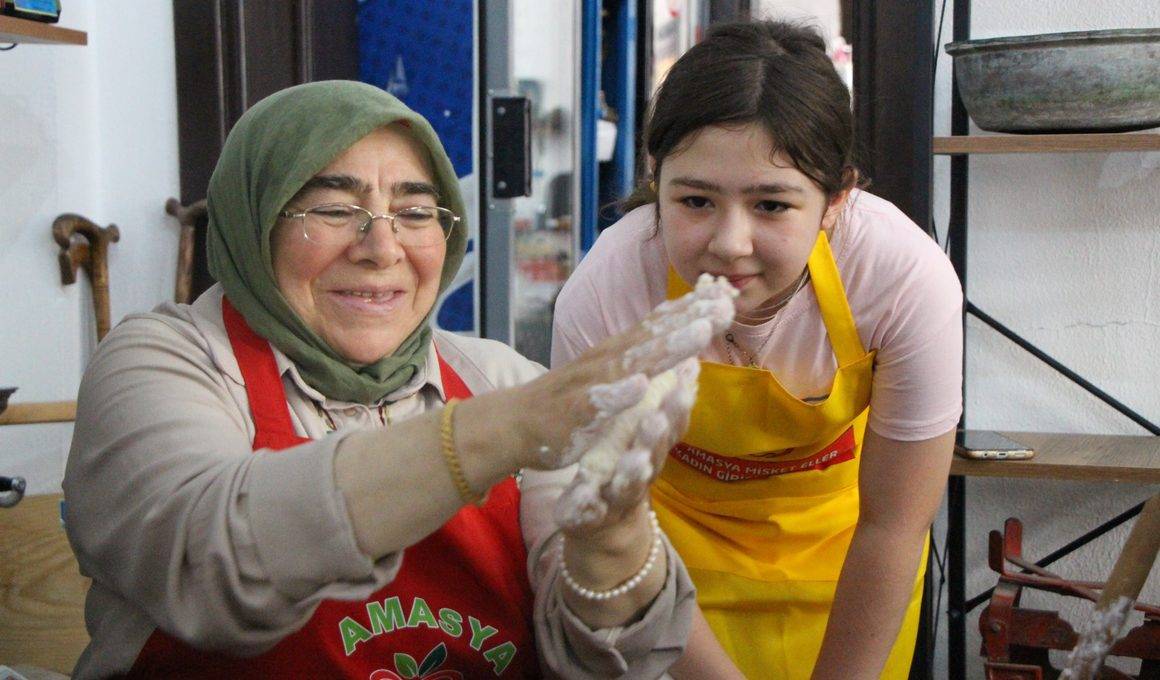 Şifa kaynağı Keloğlan Tarhanası, el emeği ile hazırlanıyor
