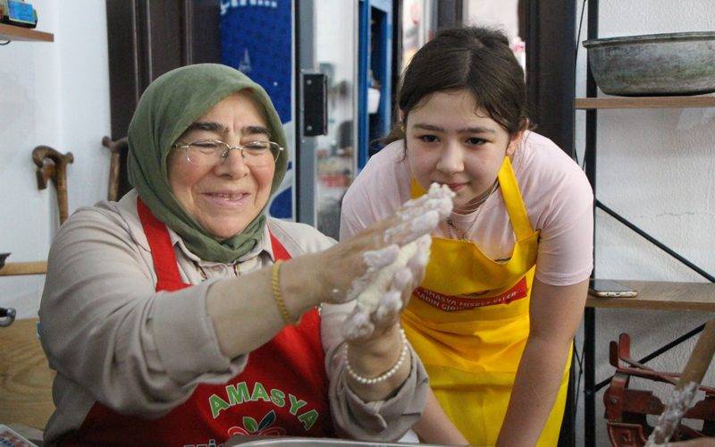 Şifa kaynağı Keloğlan Tarhanası, el emeği ile hazırlanıyor
