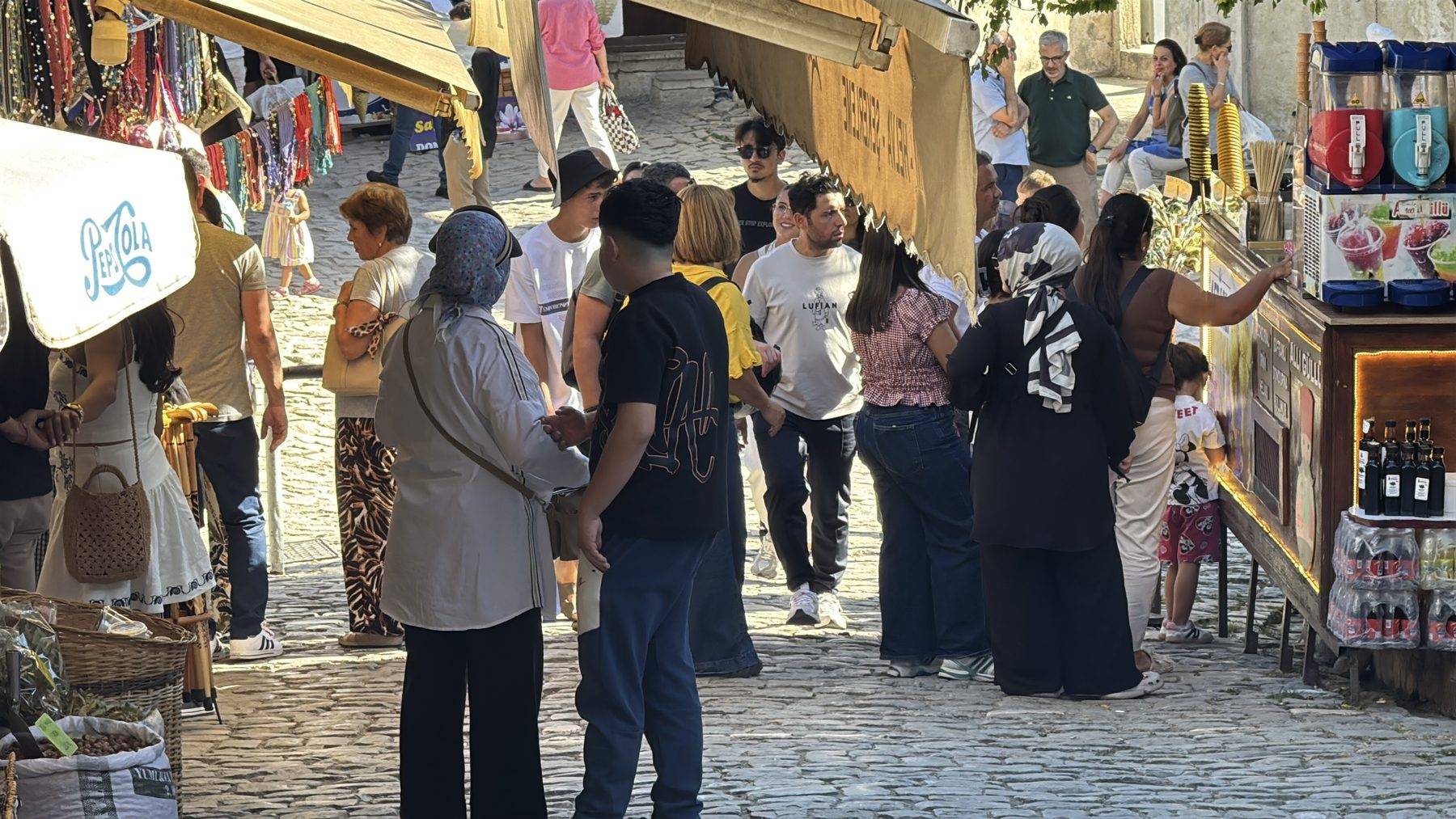 UNESCO şehri Safranbolu'da hafta sonu yoğunluğu: Tarihi çarşı doldu taştı