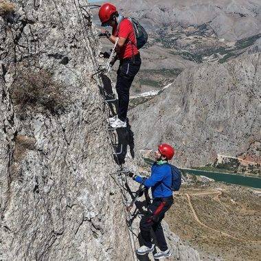 Cennete Açılan Kapı'ya giden korkutucu tırmanış: Via Ferrata parkuruna yoğun ilgi