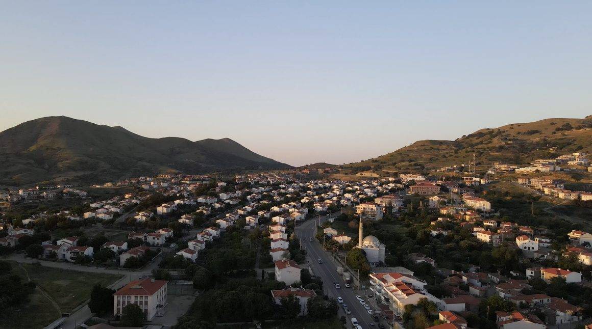 Yılın 300 günü görülüyor: Gökçeada rüzgarıyla sporcuları, tarihi ve doğasıyla turistleri cezbediyor