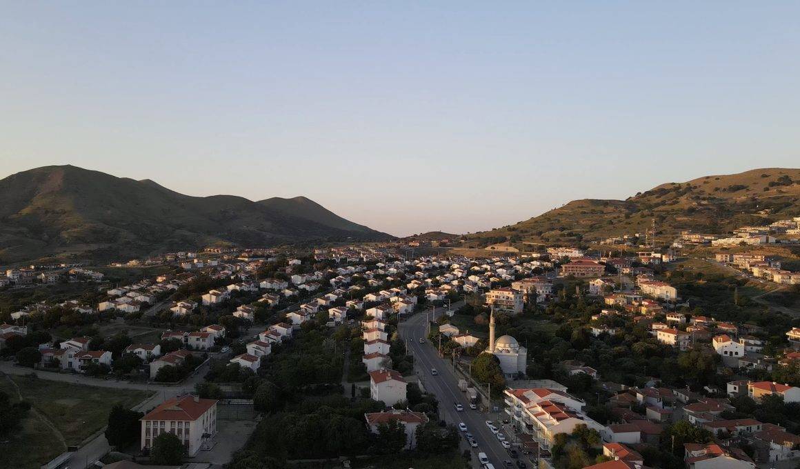 Yılın 300 günü görülüyor: Gökçeada rüzgarıyla sporcuları, tarihi ve doğasıyla turistleri cezbediyor