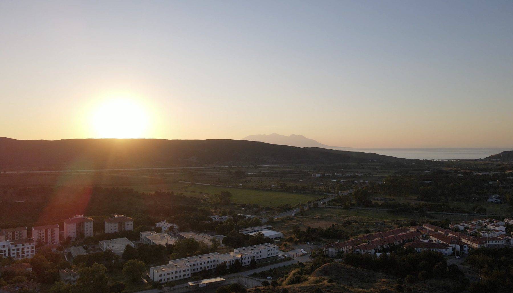 Yılın 300 günü görülüyor: Gökçeada rüzgarıyla sporcuları, tarihi ve doğasıyla turistleri cezbediyor