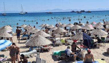 Didim'de plajları doldu taştı: Yaz keyfi eylül ayında da devam ediyor