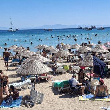 Didim'de plajları doldu taştı: Yaz keyfi eylül ayında da devam ediyor