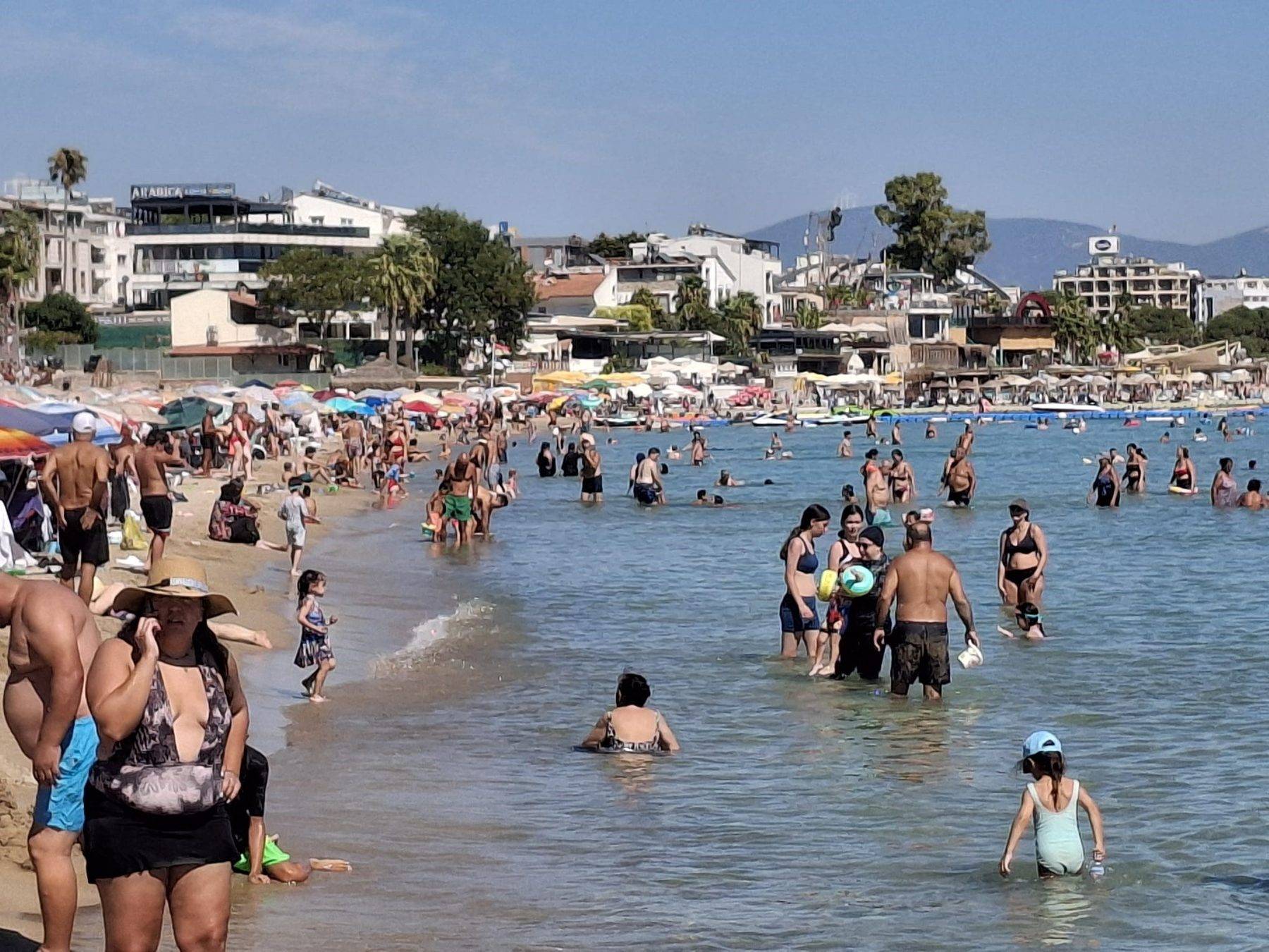 Didim'de plajları doldu taştı: Yaz keyfi eylül ayında da devam ediyor