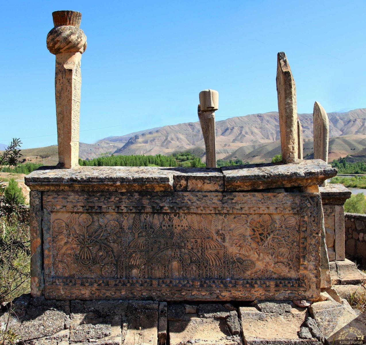Erzincan'ın kayalarda yükselen mirası: Sultan Melik Türbesi