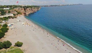 Antalya'da plajlar sonbaharda da doldu: "En güzel dönemini yaşıyoruz"