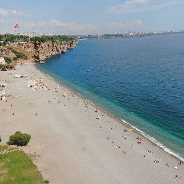 Antalya'da plajlar sonbaharda da doldu: "En güzel dönemini yaşıyoruz"