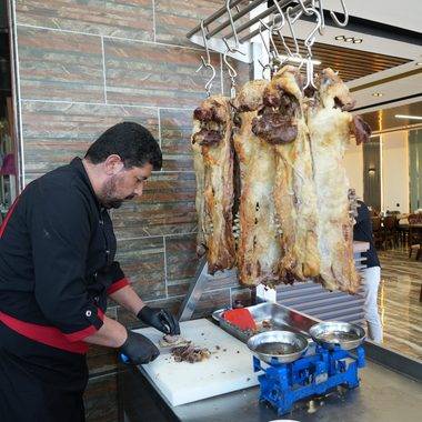 Ustası lezzet sırrını paylaştı! Muş'un asırlardır sofraları süsleyen tadı: Büryan