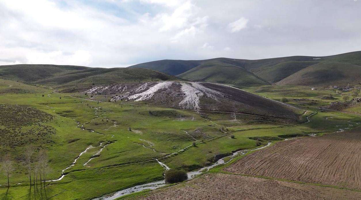 Erzincan'ın bilinmeyen travertenleri: Ağ Nene Tepesi hikayesi ile dikkat çekiyor