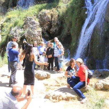 Üniversiteliler akın etti: Erzincan'ın doğa harikası Girlevik Şelalesi'nde ziyaretçi yoğunluğu