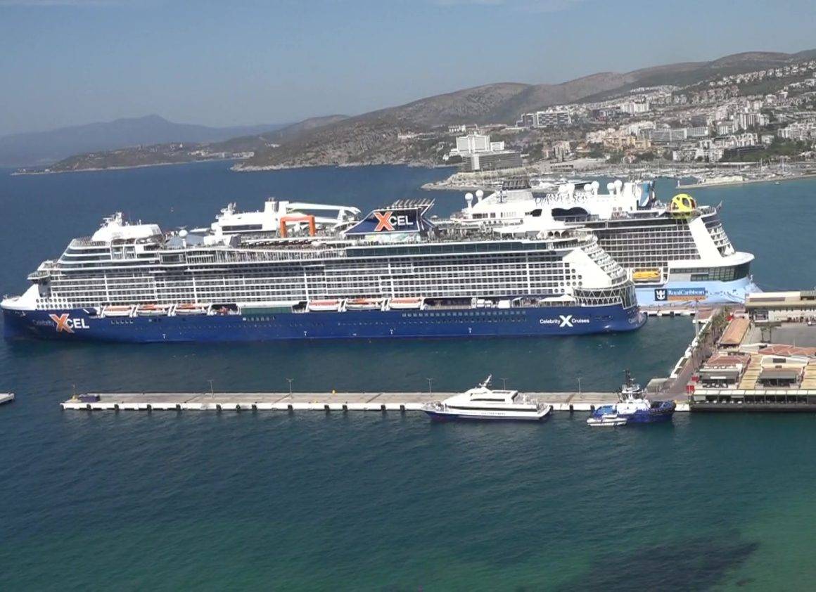 Kuşadası'nda hareketlilik: 2 kruvaziyer 8 bine yakın turist getirdi