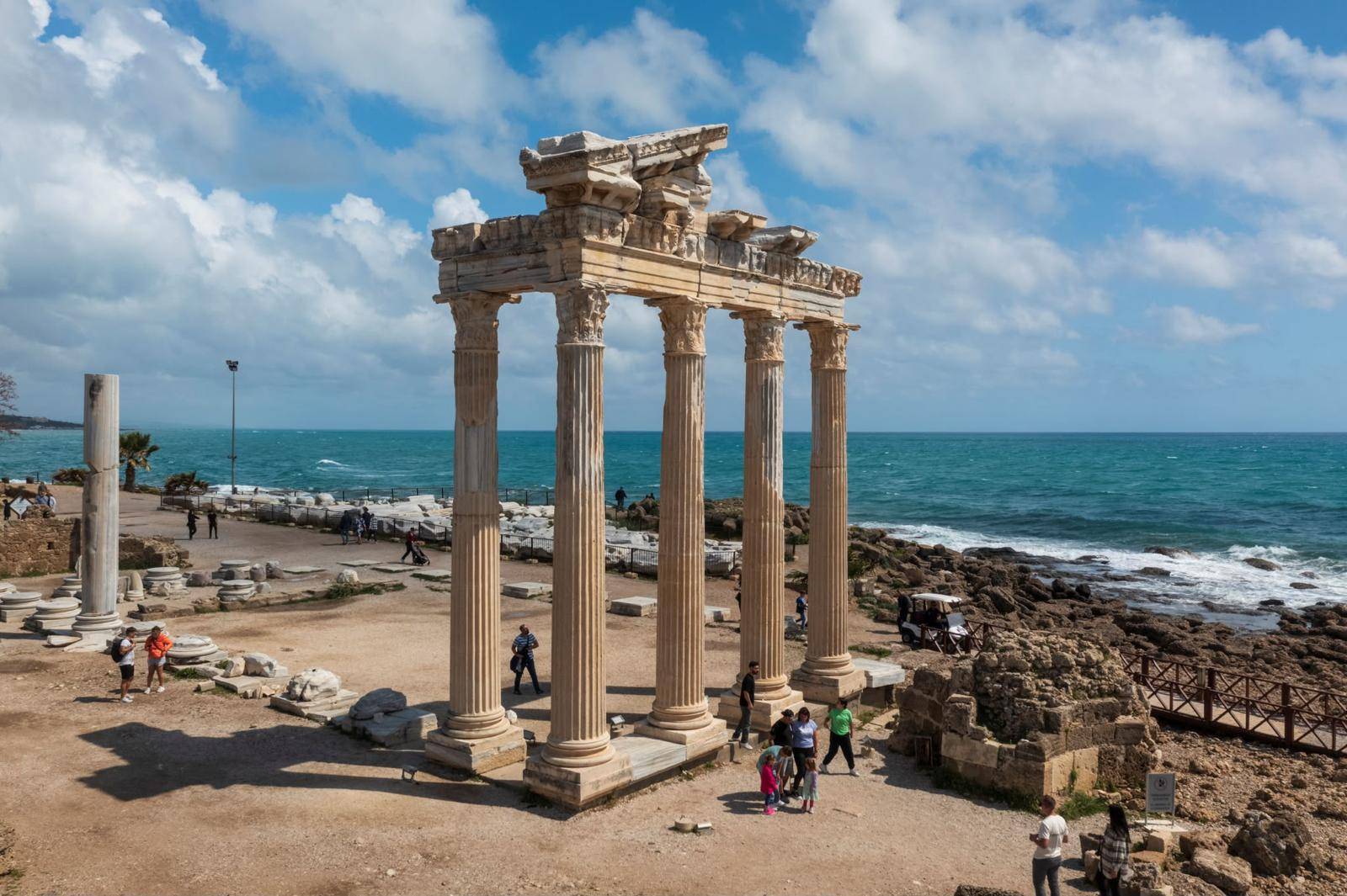 Bakan Ersoy'dan Dünya Turizm Günü'nde önemli mesajlar