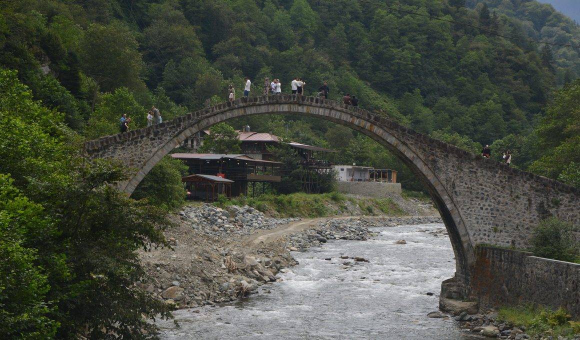 Balayı için alternatif rota arayanların yeni gözdesi: Karadeniz'in zirveleri