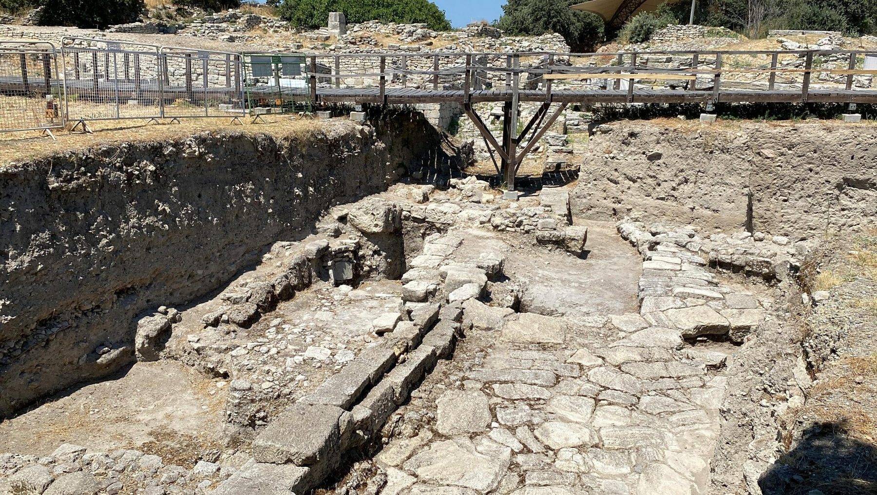 Troya Antik Kenti'nde 2 bin 800 yıllık agora gün yüzüne çıkarılıyor
