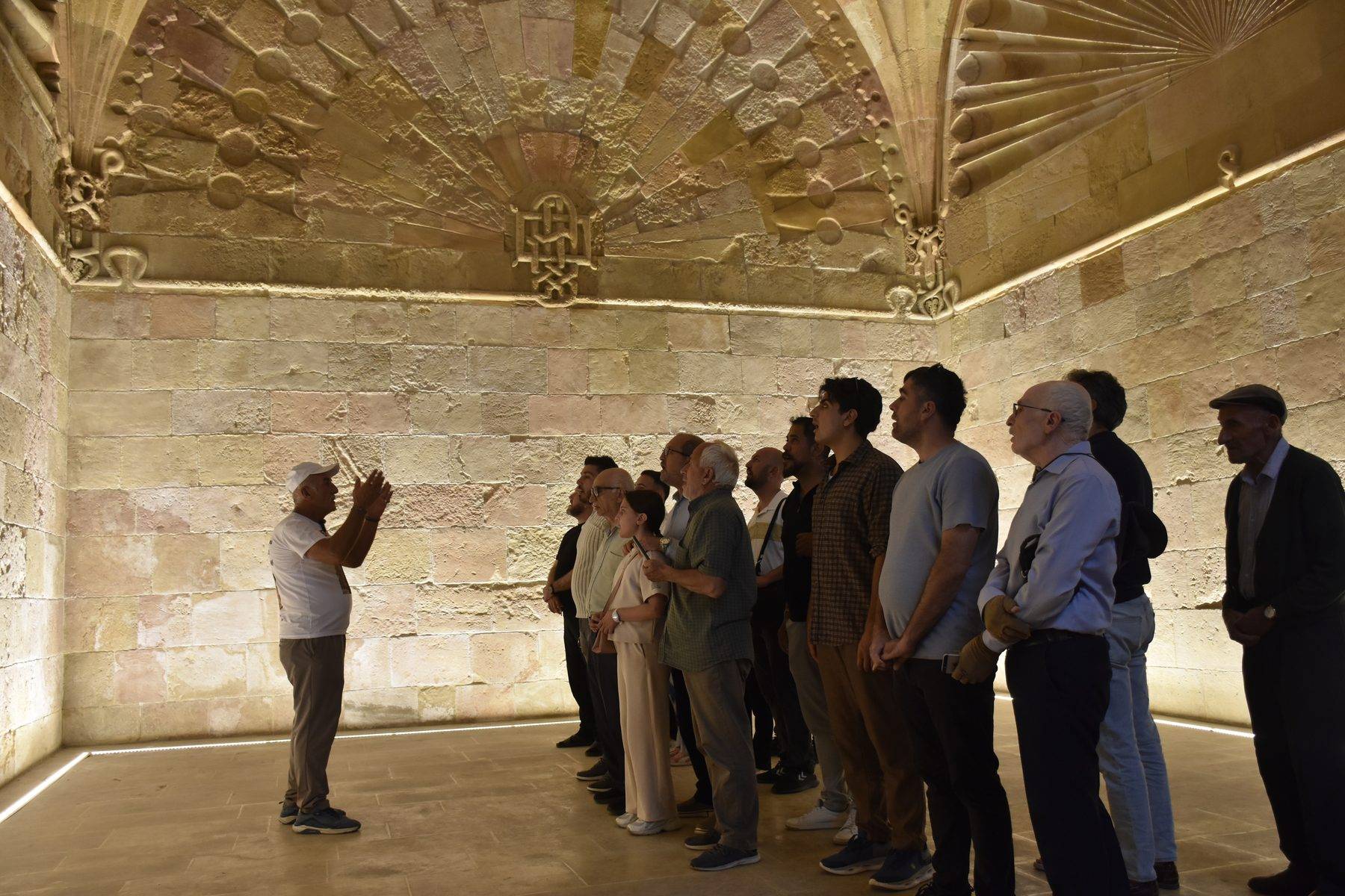 798 yıllık mirasa gönül verdi, kendini Divriği Ulu Camii ve Darüşşifası'na adadı