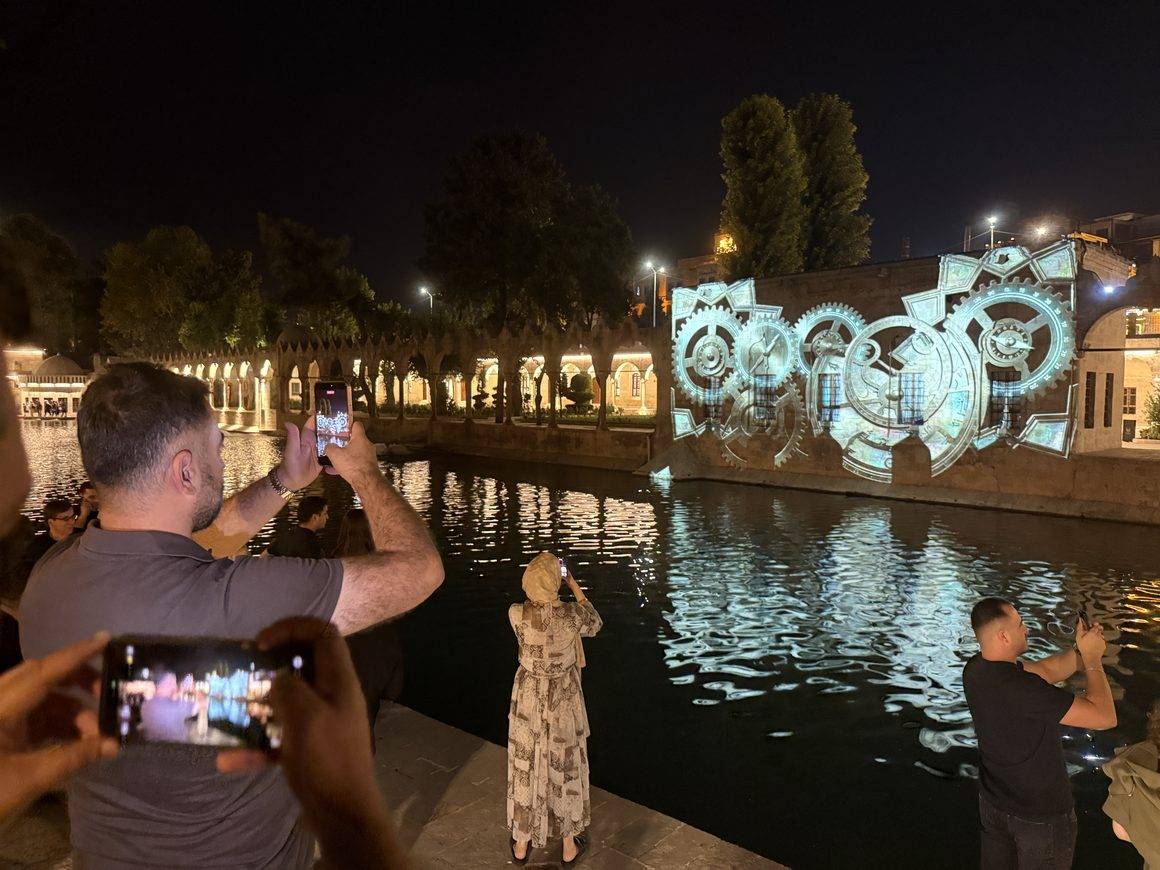 TEKNOFEST Güneydoğu heyecanı Balıklıgöl'e taşındı: Mapping gösterileri mest etti