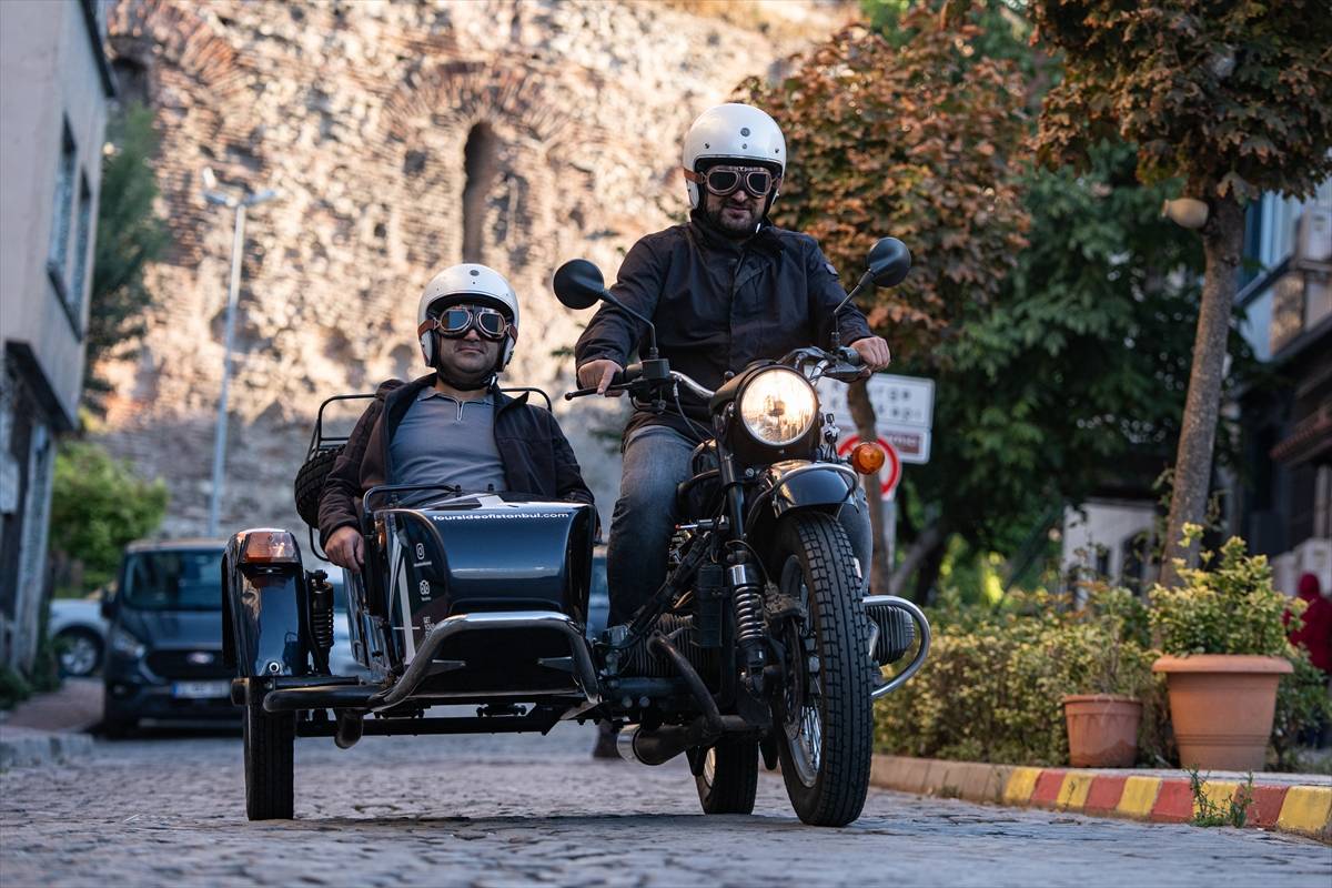 İstanbul'da turistlerin yeni gözdesi: Sepetli motosiklet turları