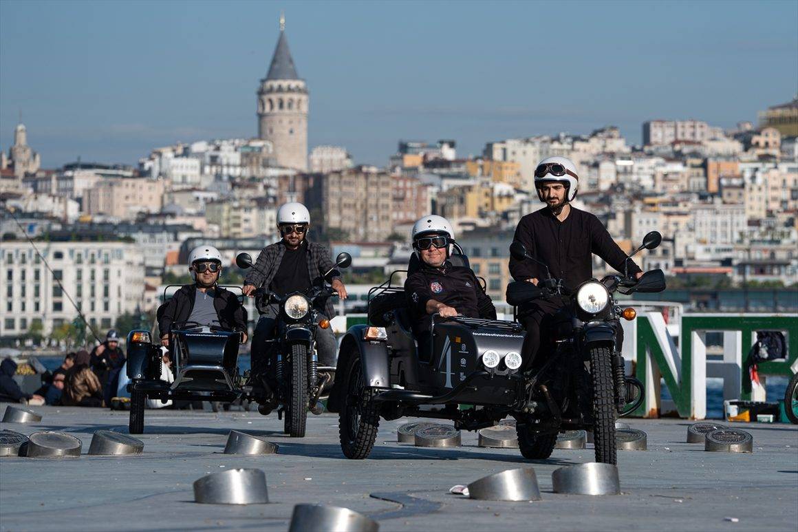 İstanbul'da turistlerin yeni gözdesi: Sepetli motosiklet turları