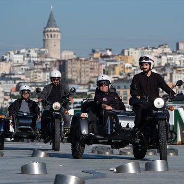İstanbul'da turistlerin yeni gözdesi: Sepetli motosiklet turları