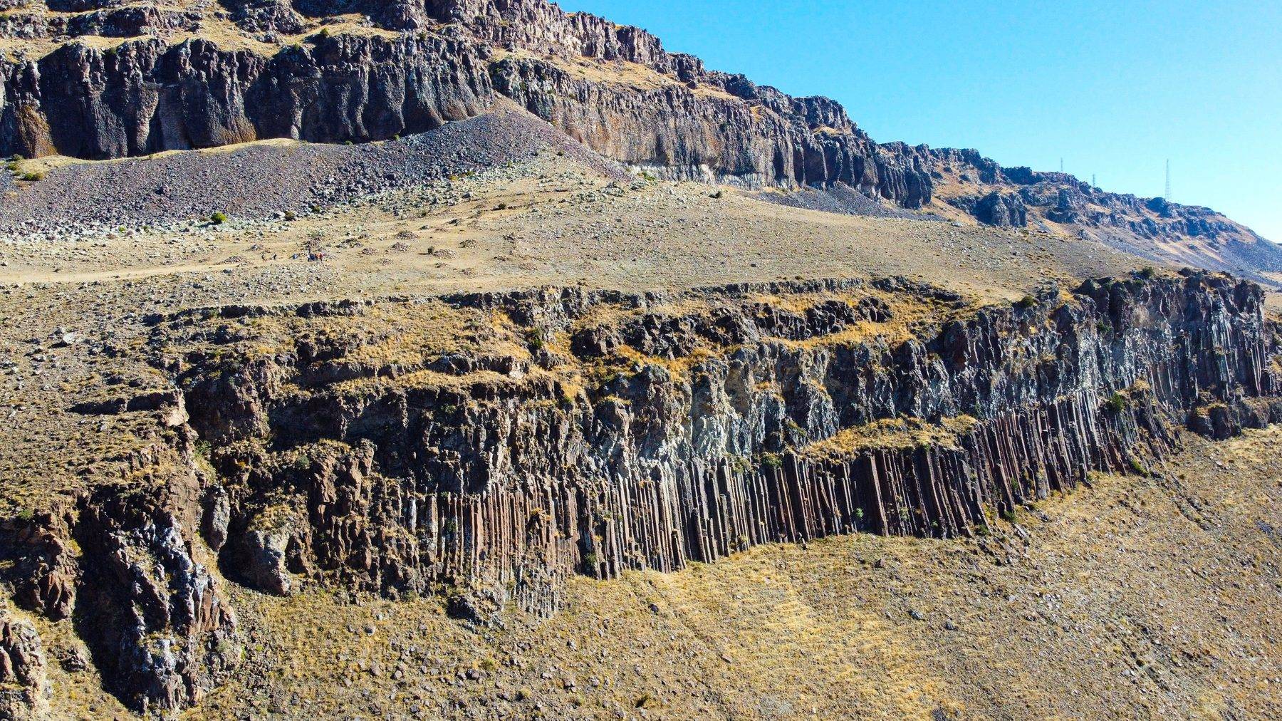 Kars'ın milyonlarca yılda oluşan devasa sütunları dağcıların gözdesi oldu