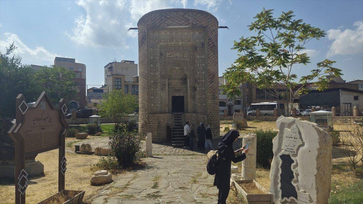 İran'daki Türk mirasının önemli eserlerinden biri: Üç Kümbet