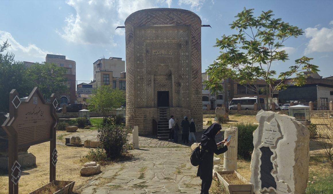İran'daki Türk mirasının önemli eserlerinden biri: Üç Kümbet
