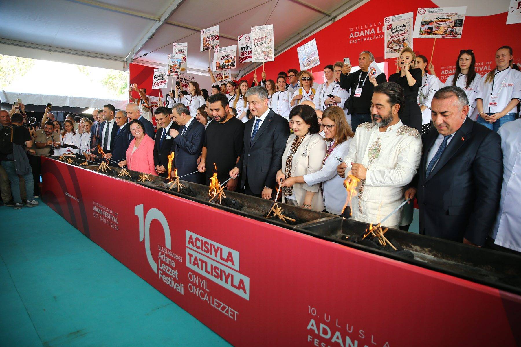 Mangallar yandı, kortej yürüyüşü yapıldı: 10. Adana Lezzet Festivali başladı