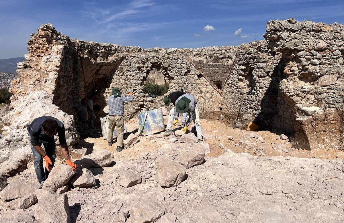 Muğla'daki Beçin Antik Kenti'nde hummalı çalışma sürüyor: Kızılhan'ın geleceği belli oldu
