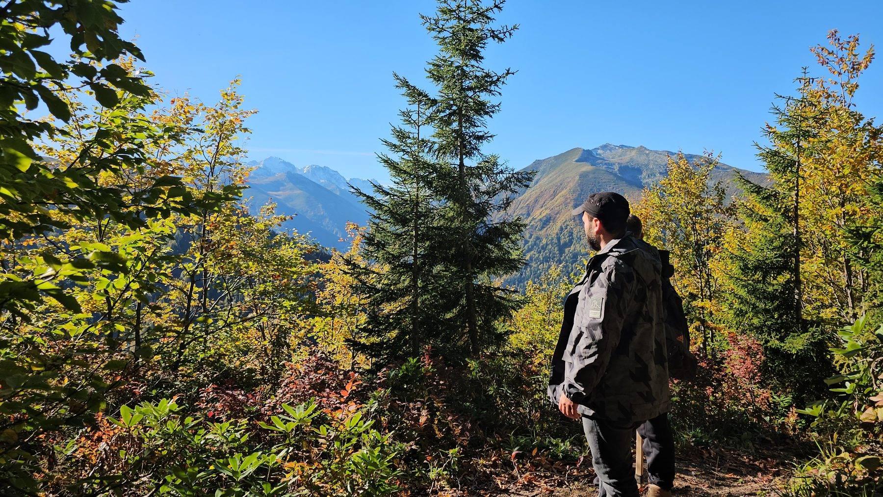 Rize'nin ünlü yaylaları sonbahar ile renklendi, doğa tutkunları manzaraya doyamadı