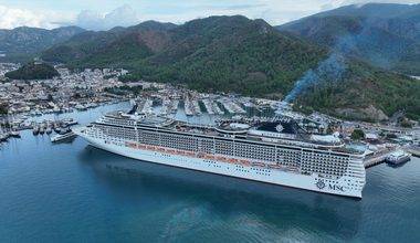 333 metrelik dev gemi Marmaris'e yanaştı, binlerce turist sokakları doldurdu