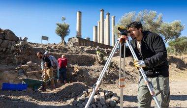İzmir'in saklı tarihi Smyrna Höyüğü'ndeki çalışmalarla gün yüzüne çıkarılıyor