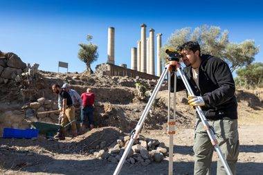 İzmir'in saklı tarihi Smyrna Höyüğü'ndeki çalışmalarla gün yüzüne çıkarılıyor