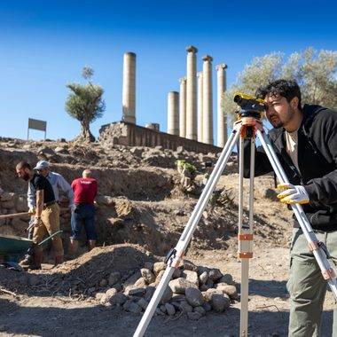 İzmir'in saklı tarihi Smyrna Höyüğü'ndeki çalışmalarla gün yüzüne çıkarılıyor