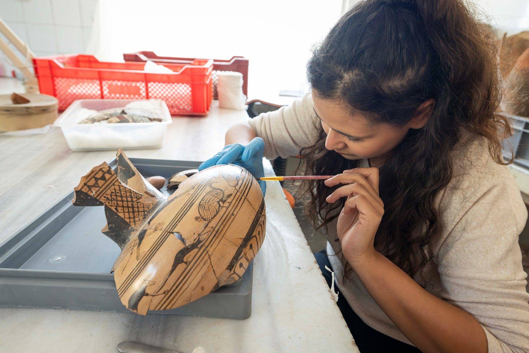 İzmir'in saklı tarihi Smyrna Höyüğü'ndeki çalışmalarla gün yüzüne çıkarılıyor