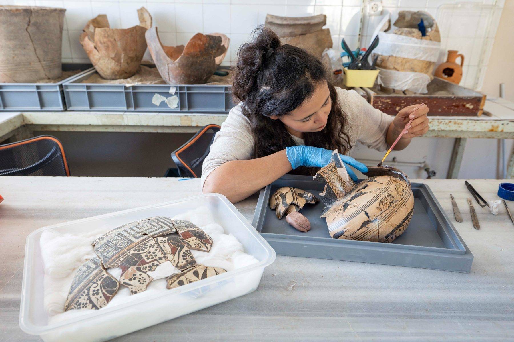 İzmir'in saklı tarihi Smyrna Höyüğü'ndeki çalışmalarla gün yüzüne çıkarılıyor