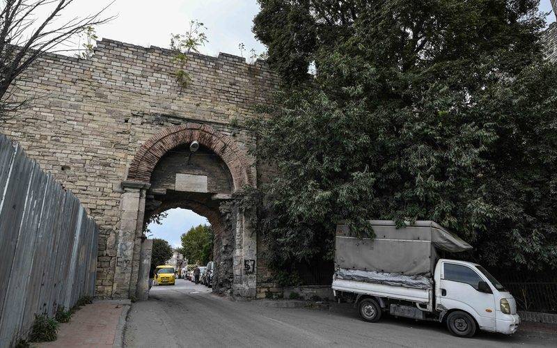 Osmanlı ve Bizans'ın izleri aynı noktada: Yedikule Kapısı